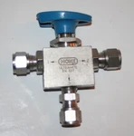 3/8" Tube 3-WAY Ball Valve 316SS (500 Psig) Hoke Ultramight 7065G6Y. Fixed Price $25.60.