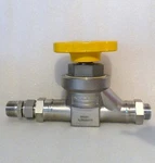 Swagelok 6L-LD16-AAXX-YW Stainless Steel Diaphragm Valve Yellow Handle 3/4" New. Fixed Price $199.99.