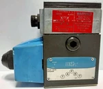 Vickers 02-154515 / PA5DG4S4LW-010A-B-60 Hydraulic Directional Control Valve. Fixed Price $672.09.