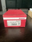 Honeywell DS06100DUTLF Dialset Female Npt Double Union Regulator Prv 1/2" Valve. Fixed Price $65.00.