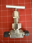 Swagelok Parker 6Z(A)U12LR-G-SS Stainless Steel Needle Valve. Fixed Price $15.00.