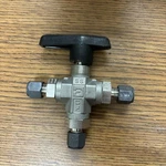 Flolok 4ZB6XJSSP Parker REF:6A-B6XJ-SSP Three Way B-series Ball Valve 3/8''. Fixed Price $50.00.
