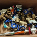 Lot Of 25 New Various Everbilt Lead Free Brass Threaded Plumbing Valves. Fixed Price $212.49.