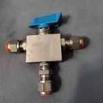 Hoke Selectomite Three Way Ball Valve Jhp 7165G6Y Great Shape New Open Box. Fixed Price $75.00.