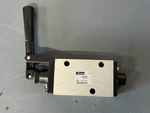 Parker 422CS021W Manual Air Control Valve. Fixed Price $249.99.