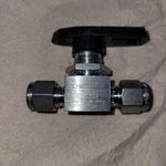 SS-42S4 Swagelok Whitey Piece Ball Valve 1/4 Tube Fitting 316 New Cond. Fixed Price $49.95.