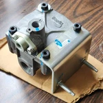 N133938 Bendix Relay Brake W/ Double Check Valve 5000-5222 5300-5522 R/12DC 4PSI. Fixed Price $99.99.