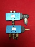 Av Automatic L2004AA R Pneumatic Valves With Fittings Etc Lot Of Usnp. Fixed Price $36.00.