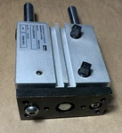 Parker P5T-J020DHSE040. Fixed Price $120.00.