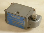 Tokimec Manual Hydraulic Directional Control Valve DG17S4-012N-JA-25. Fixed Price $55.00.