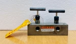 Enerpac AM-21 Split Flow Hydraulic Manifold Inlet Outlet Ports 700 Bar. Fixed Price $284.05.