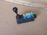 Vickers Lever-operated DG17V Hydraulic Valve 3 2N 60. Fixed Price $180.00.