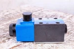 Vickers 02-109632 DG4V-3S-2A-M-U-B5-60 Directional Control Valve. Fixed Price $93.56.