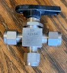 Whitey Swagelok 1/4" Stainless Steel 3-WAY Full Flow Ball Valve SS-42XS4. Fixed Price $69.00.