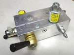 Vickers Hydraulic Directional Control Solenoid Valve Body Unit Off. Fixed Price $134.50.