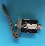 *used* 404711000-SCHRADER Bellows-manual Pneumatic Air Switch-free Shipping*. Fixed Price $38.99.