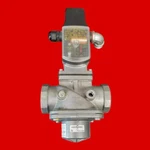 Siemens Gas Valve Actuator, SKP15.011U1 With Attached 2" Body, Vg. Fixed Price $312.00.