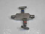Rosemount 2-WAY 1/2" 316SS C306101125-0000 Line Manifold Valve. Fixed Price $329.00.