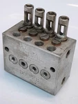 Farval DD-28 Hydraulic Oil Grease Flow Measuring Valve Manifold. Fixed Price $43.75.