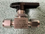 Whitey Swagelok SS-42S4 (SS-42GS4) Ball Valve 1/4" Tube Fitting 2500 Psi. Fixed Price $45.00.